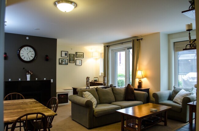 Foto del edificio - 2721 1st Ave