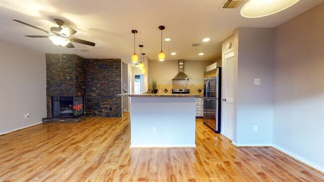 Foto del edificio - 2379 Briarwest Blvd