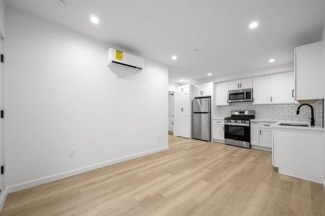 Building Photo - 3335 Stocker St W