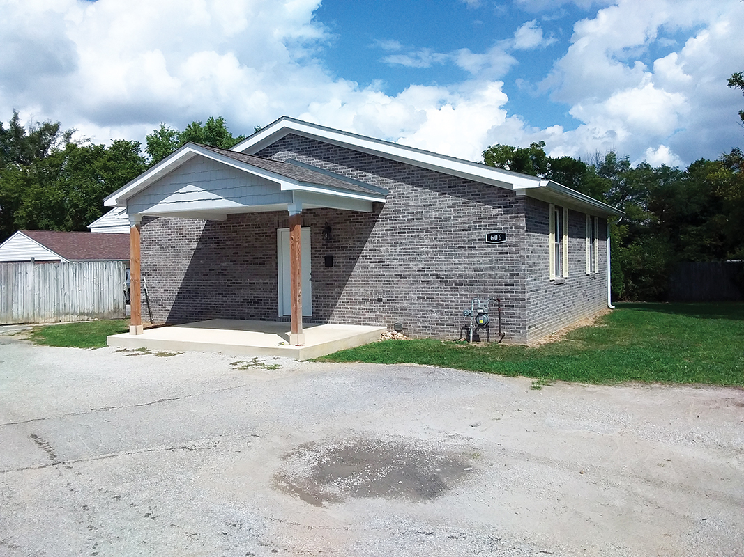 Covered front porch - 606 N Arlington St