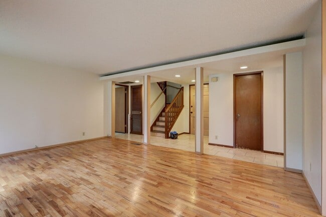 Foto del edificio - Bright spacious 4-bedroom 2.5 bath home in Bellevue
