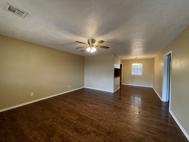 Living Room - 917 Delmar Cir