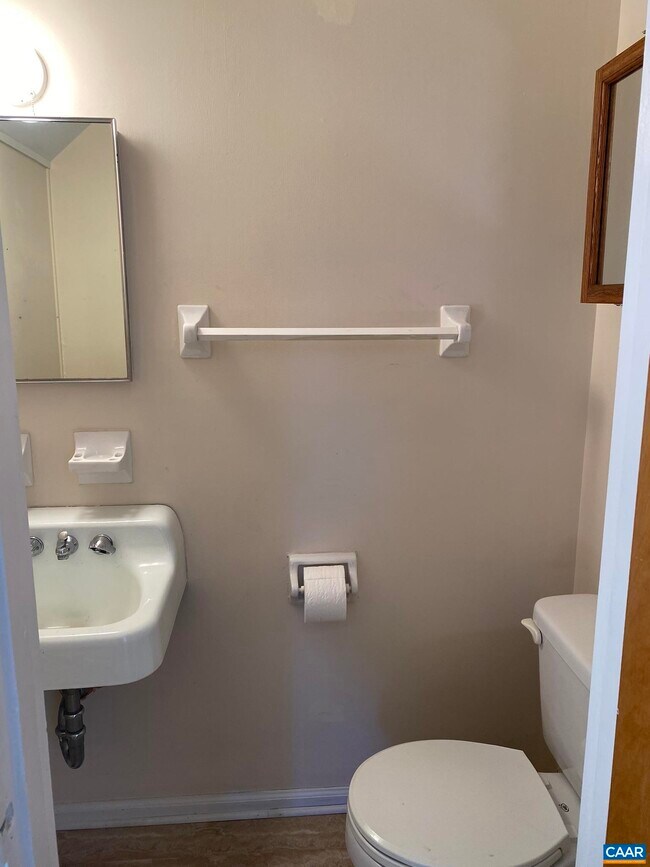 Foto del edificio - 312 Azalea Dr