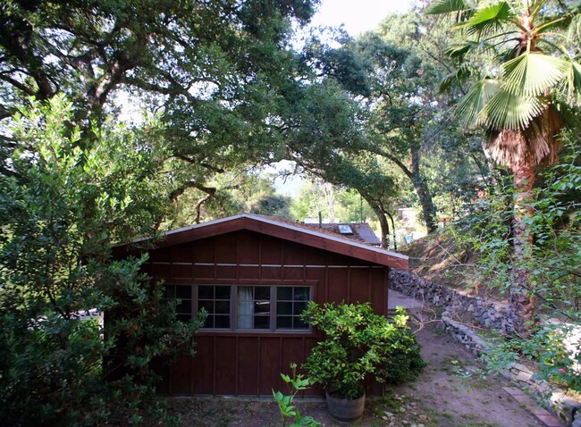 Building Photo - 9710 Mistletoe Rd