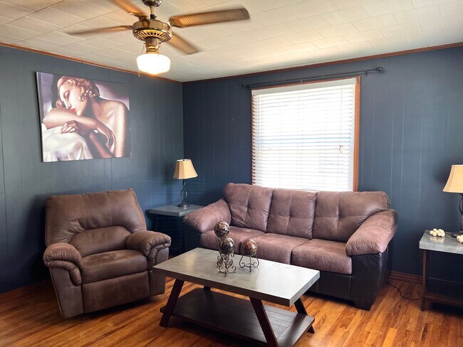 Foto del edificio - 36 Maplewood Ln