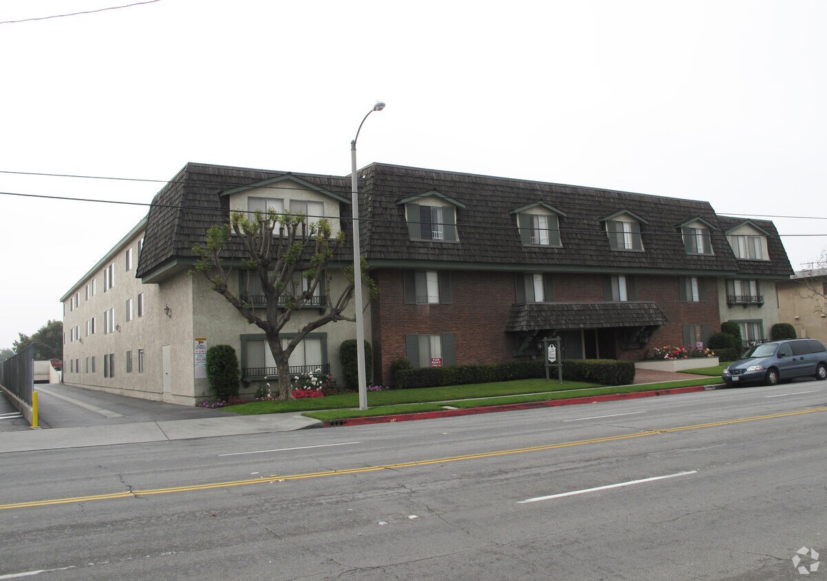 Primary Photo - Crown Apartments