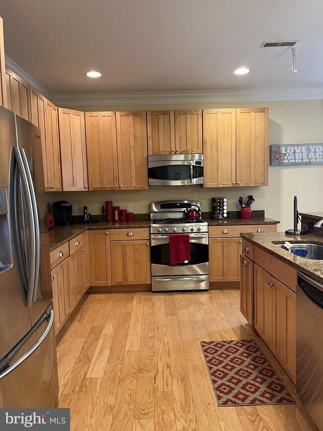 Building Photo - 32108 ARBOR Dr