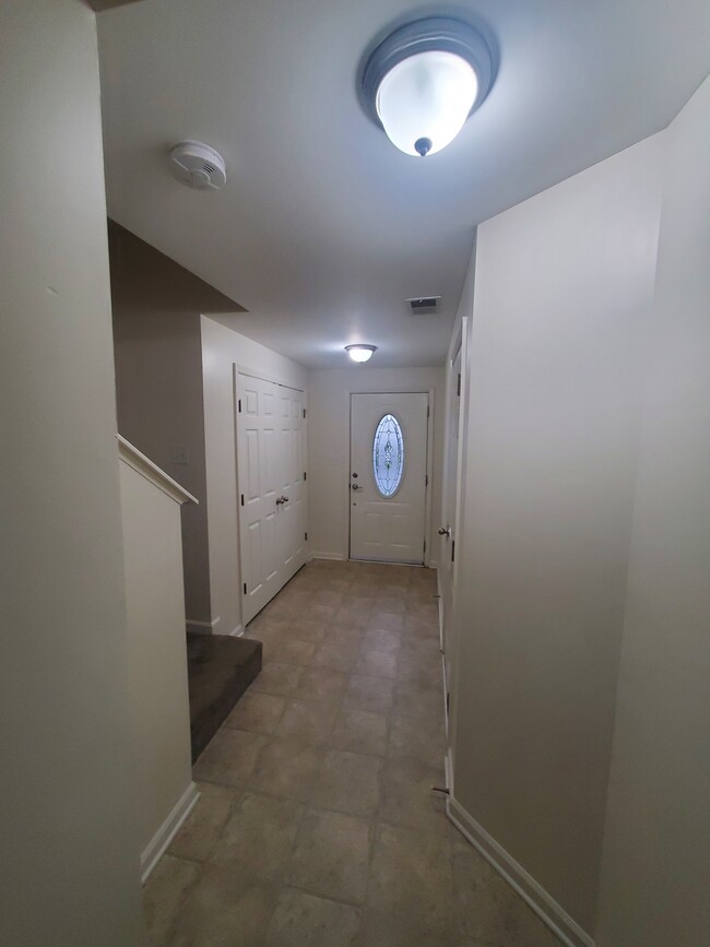 Building Photo - 14 Venetian Ct