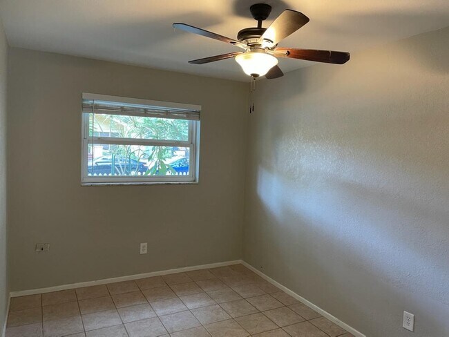 Dormitorio - 323 13th Ave NE