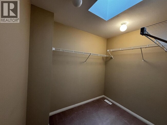 Building Photo - 1605 Salal Crescent