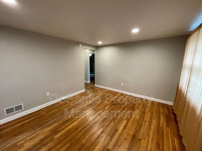 Foto del edificio - 157 Merritt Ave