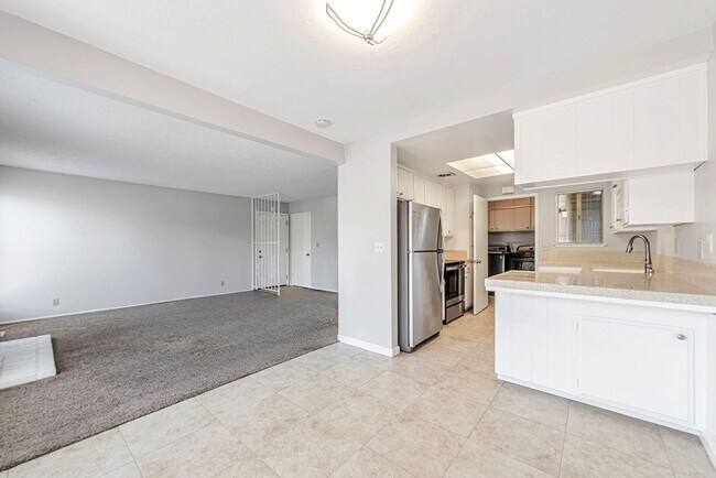 Building Photo - Vasona Court 625-627