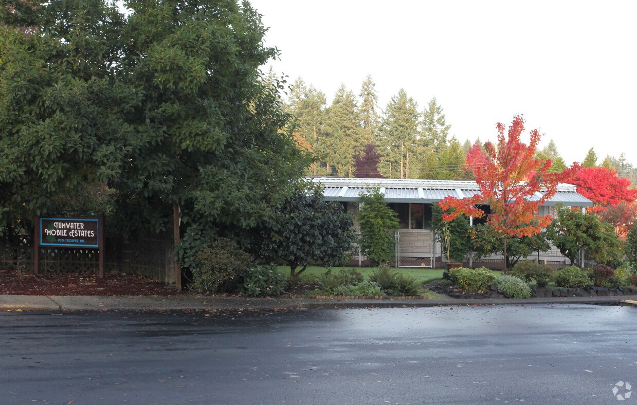 Foto del edificio - 930 Trosper Rd SW