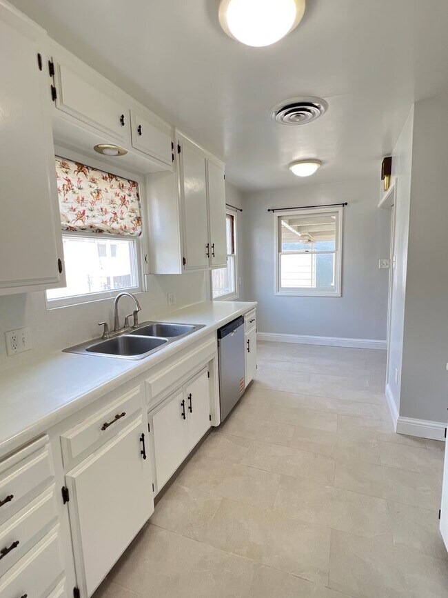 Foto del edificio - CENTRAL BAKERSFIELD