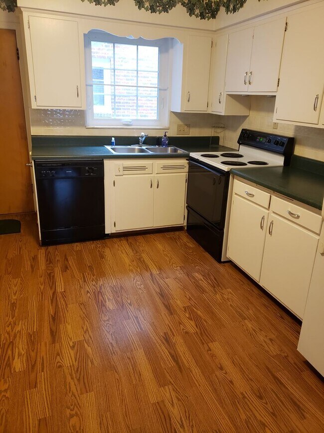 Building Photo - 2149 Evergreen