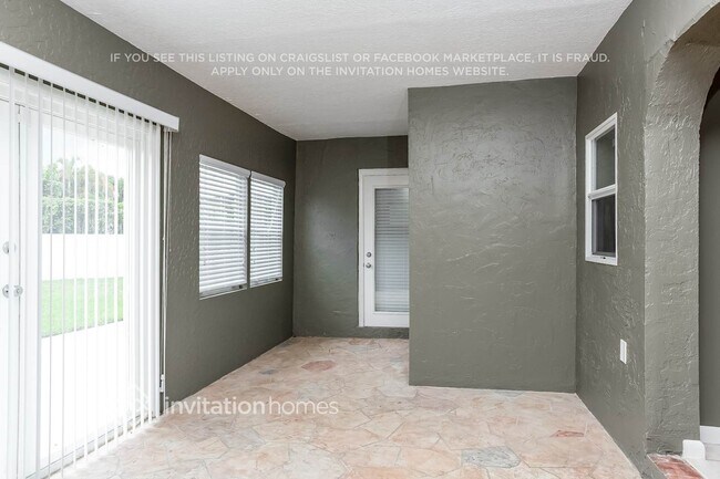Foto del edificio - 8758 SW 11th St