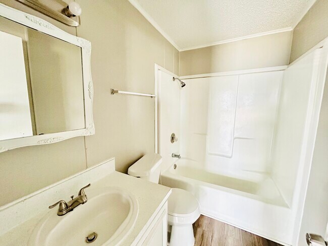 Baño de 2 habitaciones - Treehouse Apartments