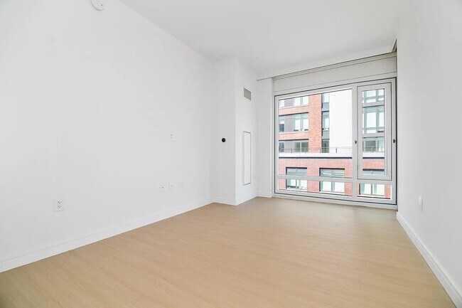 Building Photo - 572 Eleventh Avenue