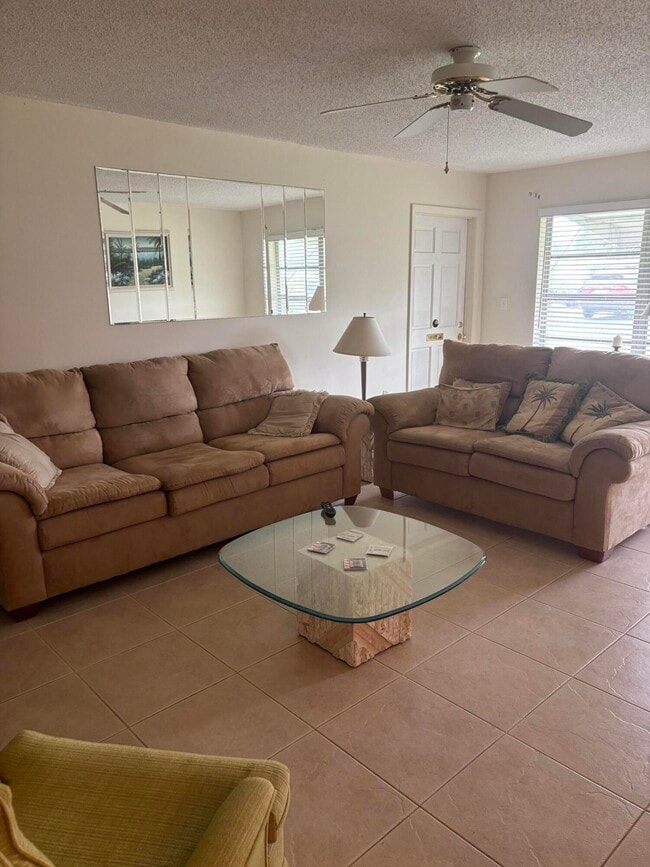 Foto del edificio - 445 High Point Blvd