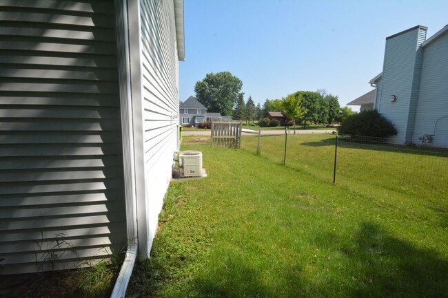 Foto del edificio - Gorgeous 3 bedroom with Updates Available ...
