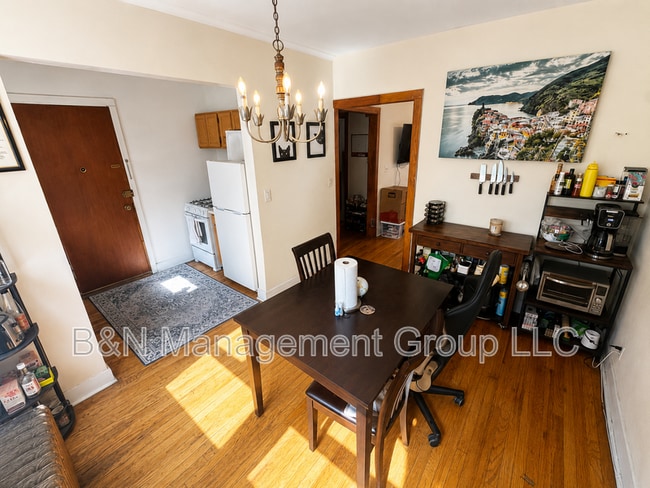 Building Photo - 1065 W Dakin St