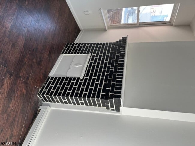 Building Photo - 340 Morris Ave