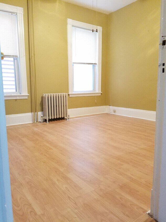 Foto principal - 214 Brookline St