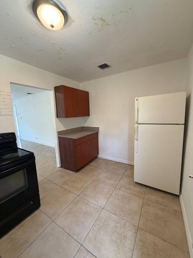 Foto del edificio - 1525 W 15th St