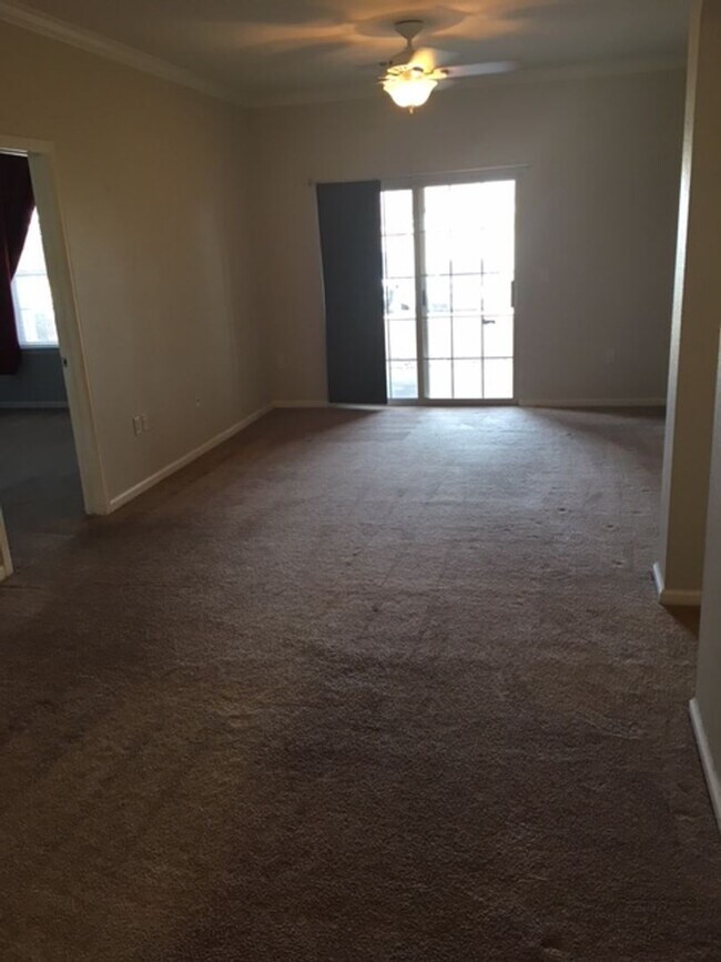 Foto del edificio - Comfort & Convenience at Fossil Creek | Bright 2-Bedroom Condo