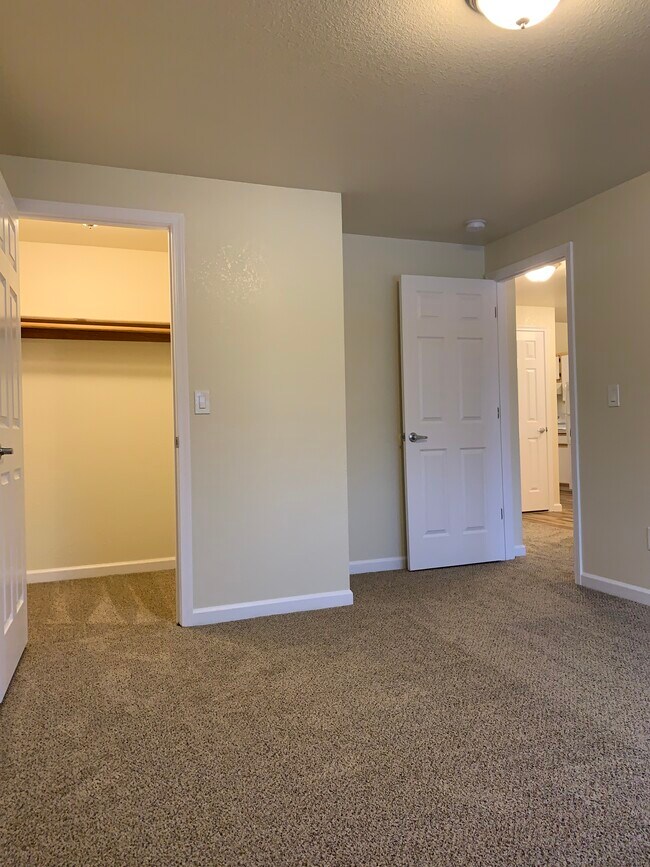 Foto del edificio - Saddle Club Apartments