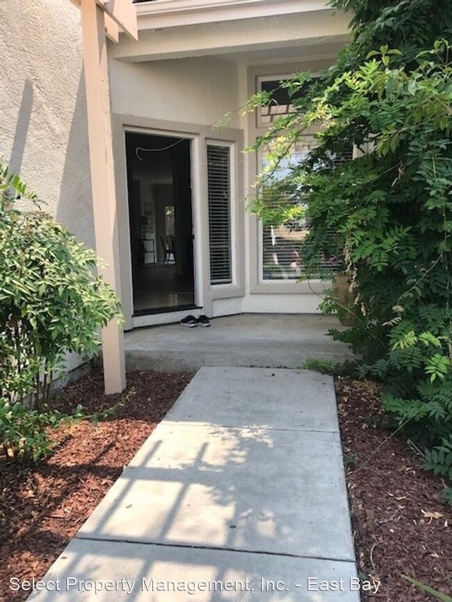 Building Photo - 4 br, 3 bath House - 7476 Kingsbury Pl