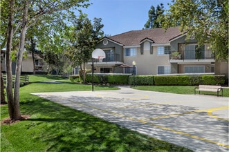 Building Photo - Green Valley Apartments