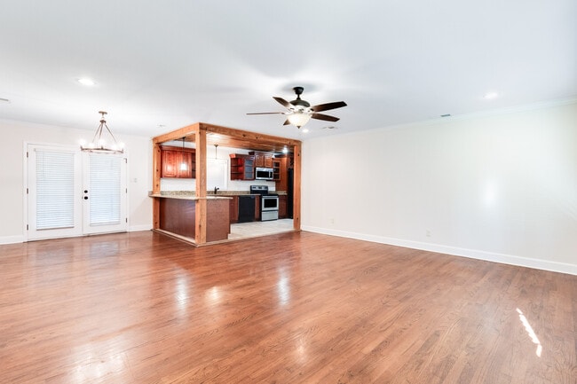 Building Photo - 221 Woodvale Ave