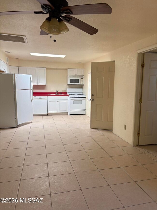 Building Photo - 5068 E Fort Lowell Rd