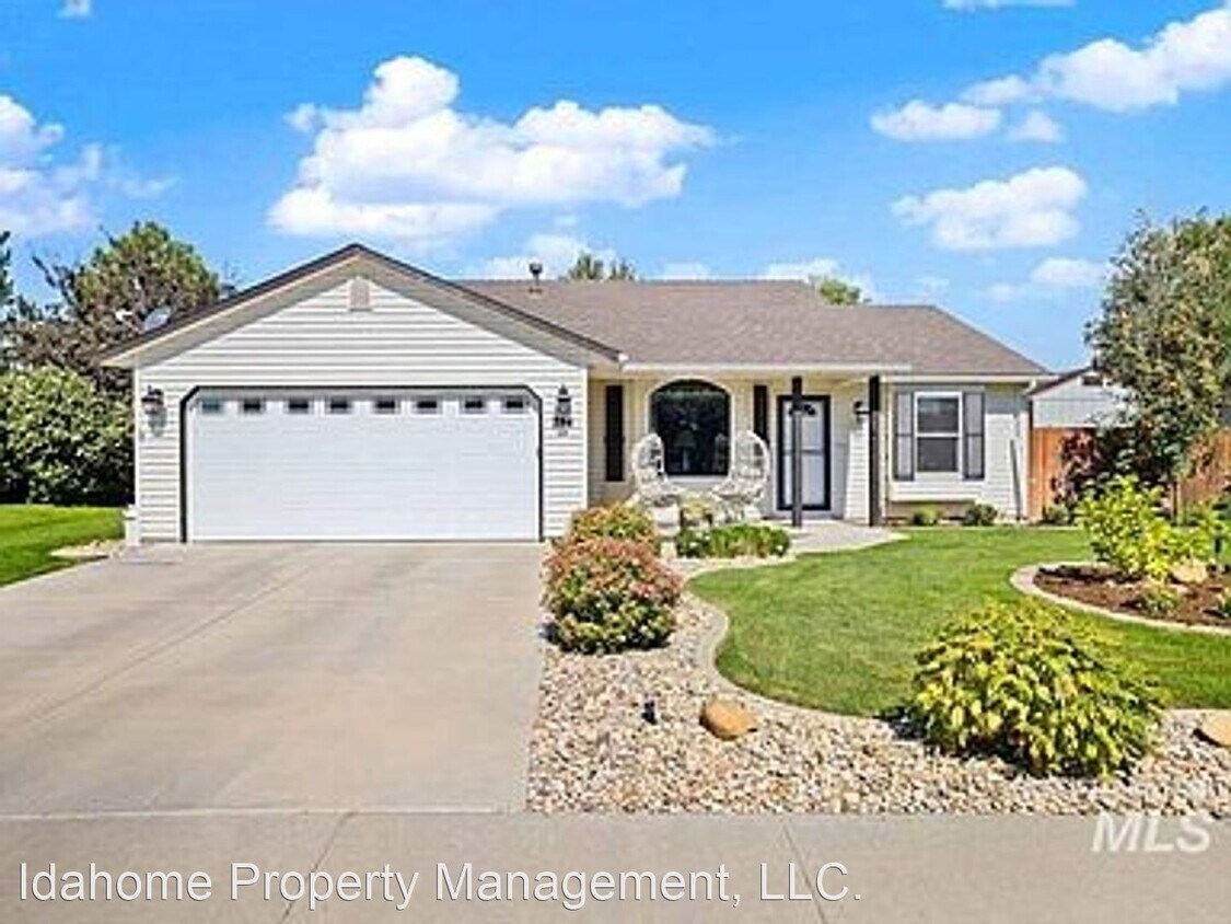 Foto principal - 3 br, 2 bath House - 784 Johnson Dr
