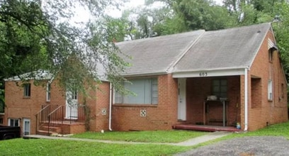 Building Photo - 603 Strand Rd NE