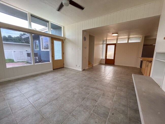 Foto del edificio - Spacious, Refreshed 2 Bed 1 Bathroom House In Redding!