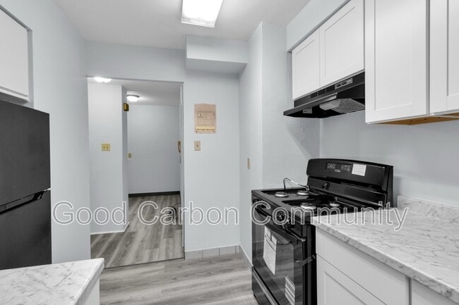 Building Photo - 1022 Delaware Ave