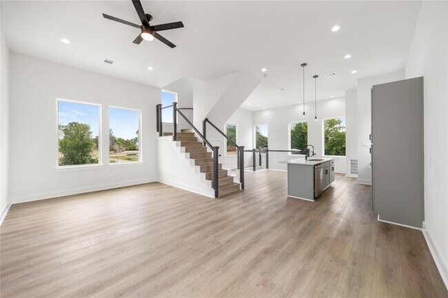 Foto del edificio - 947 Green Meadow Ln