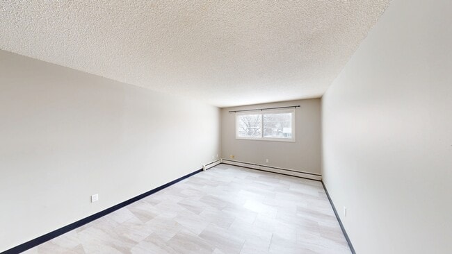 Building Photo - 9515-9100 100 Ave.