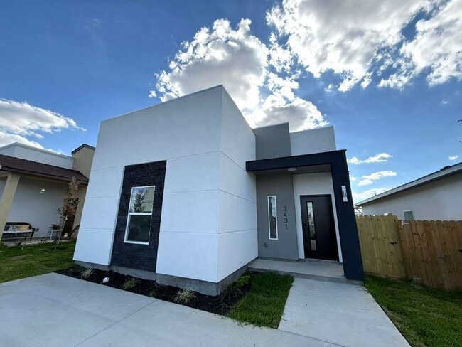 Building Photo - 3431 Lopez