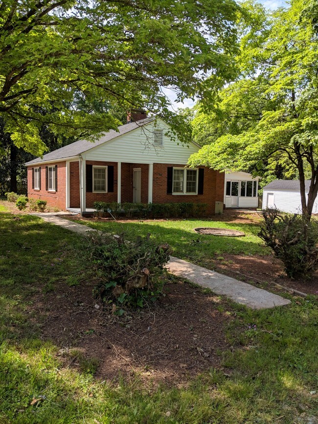 Building Photo - 1642 Winthrop Ave