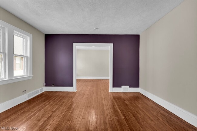 Foto del edificio - 3519 W 100th St