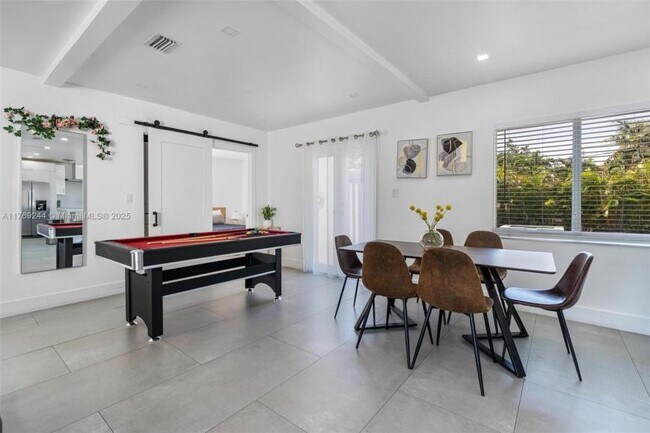 Foto del edificio - 3 bedroom in Miami FL 33150