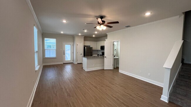 Foto del edificio - Lynwood Village Townhome - Move-in Ready