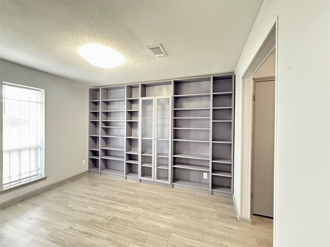 Foto del edificio - 10721 Sandpiper Dr