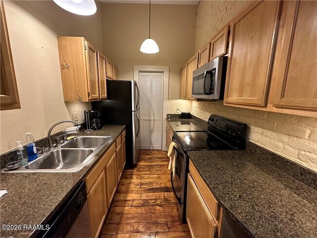 Building Photo - 333 Julia St