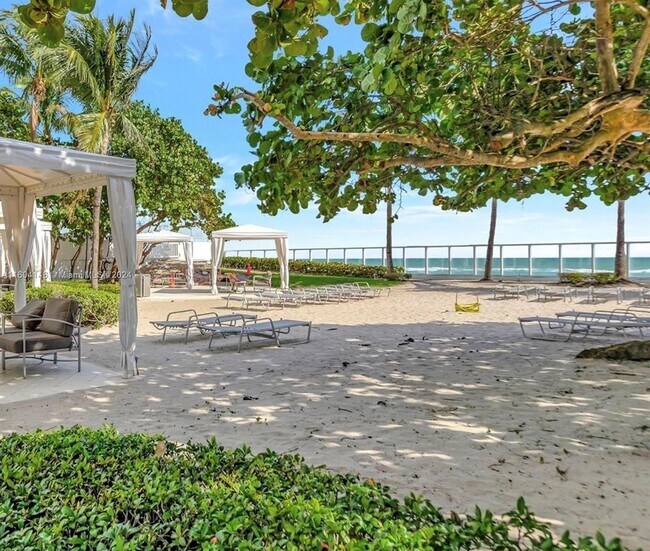 Building Photo - 3001 S Ocean Dr