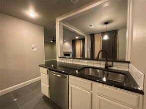 Building Photo - 2331 N Davis Dr