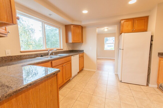 Building Photo - Charming 2-Bedroom, 2-Bathroom House on So...